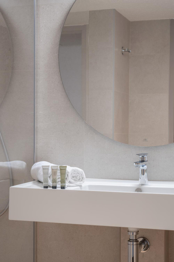 Bathroom 4, Mediterranee Hotel, Hautes-Pyrénées