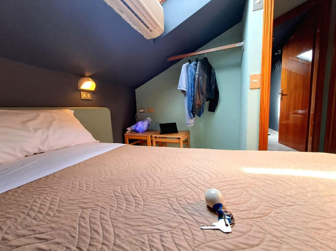Bedroom 27