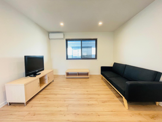 Others 4, 262 Troughton Accommodation, Coopers Plains