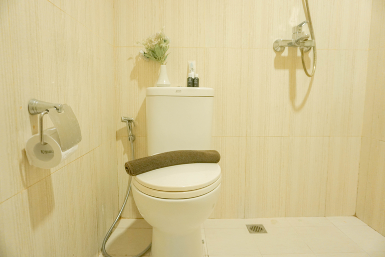 Bathroom 5, Cozy and Spacious 2BR at Sentul Tower Apartment By Travelio, Bogor