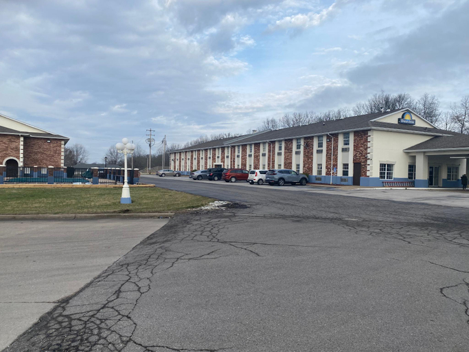 Public Area 2, Days Inn by Wyndham Perryville, Perry