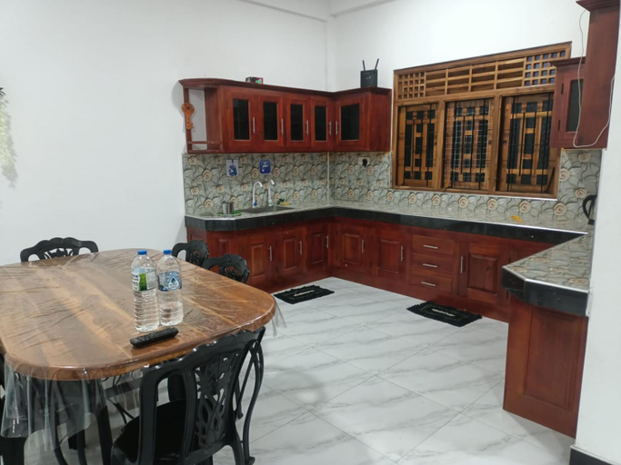 4, Dutch beach rest in, Manmunai North