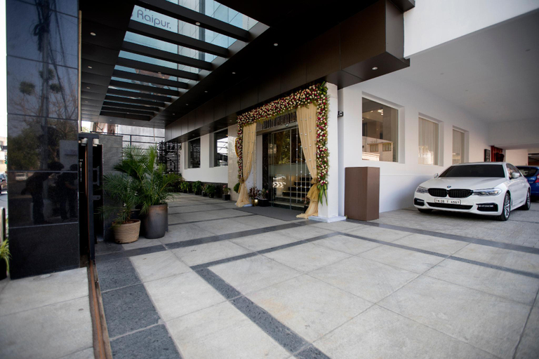 Exterior & Views