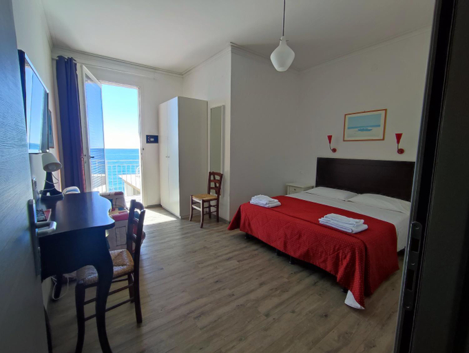 Bedroom 4, Hotel Tirreno, Savona