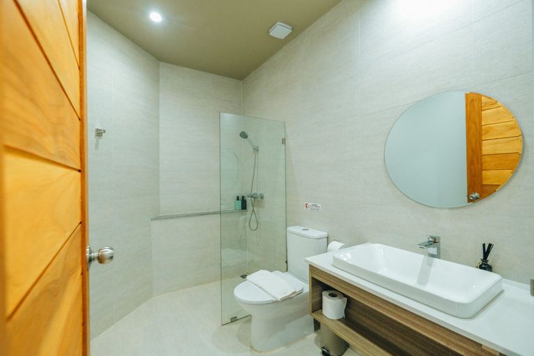 Bathroom 3, Lake House Naka Cave, Bung Khong Long