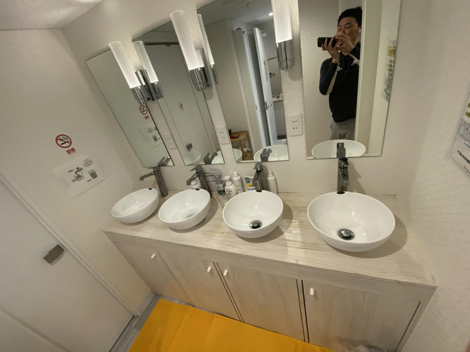Bathroom 23