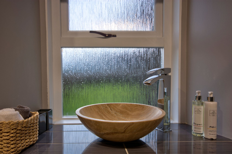 Bathroom, Otago Cottage, Brora, Highland