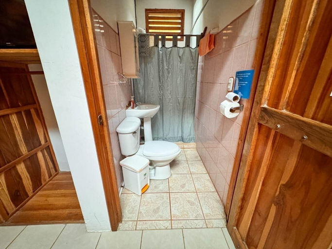 Bathroom, Delfines del Golfo, Golfito