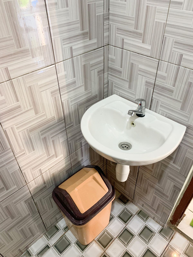 Bathroom, FX72 Labuan Bajo Hotel, Manggarai Barat