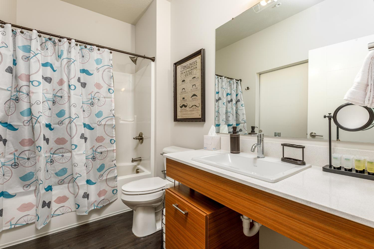 Bathroom, Cute Condo TART Trail Bikes AC Downtown, Grand Traverse