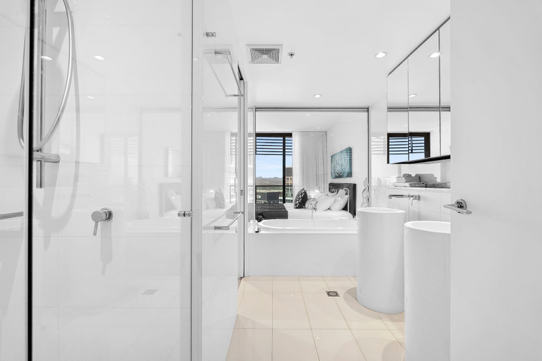 Bathroom, Luxury Sky High Escape with Ocean Views, Gold Coast
