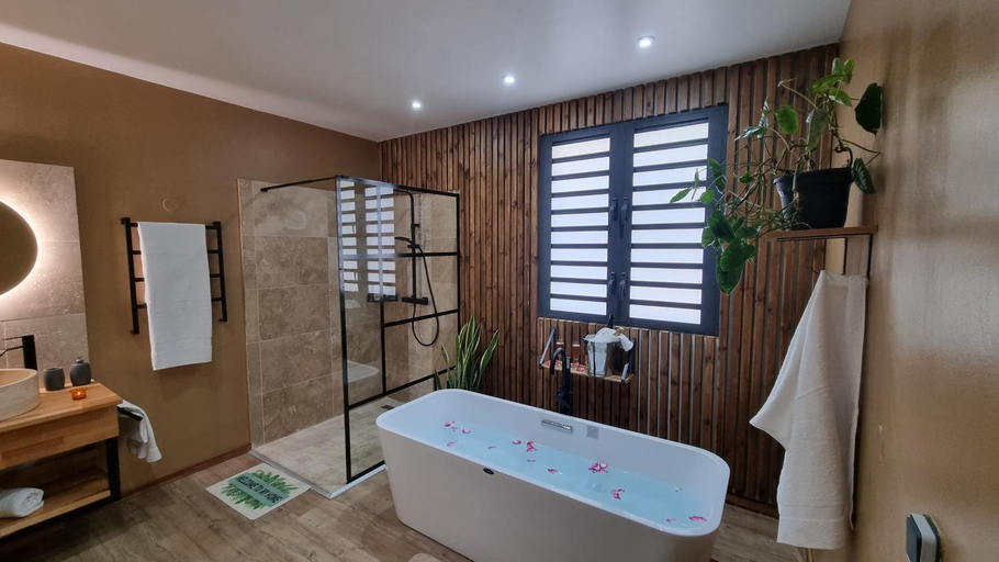 Shower 3, Villa des pins by Kaz'Ida, Cilaos