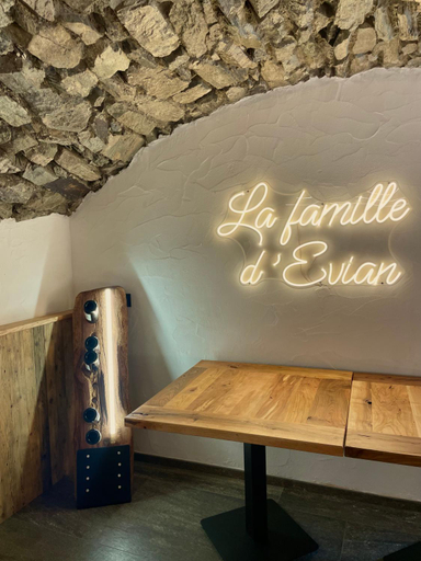 Others 5, La famille d'Evian, Aosta
