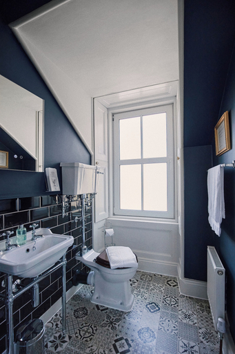 Bathroom 4, Foyers Lodge, Highland