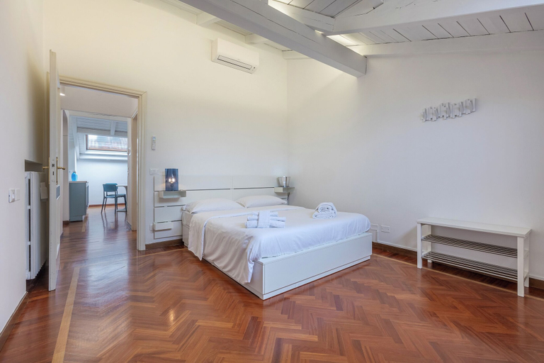 Bedroom 2, Pratello Elegante e Raffinata Mansarda, Bologna