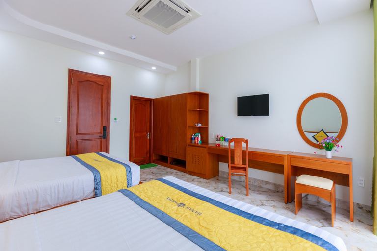 Bedroom 2, Cozy Hotel with Phan Thiet City-view, Phan Thiết