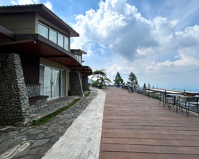 Exterior 5