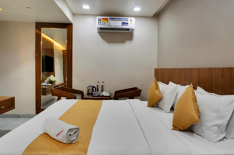 Others 3, Hotel Sayba Executive, Pune