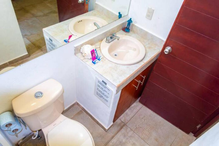 Bathroom 2, Estudios 14 Bis, Cozumel