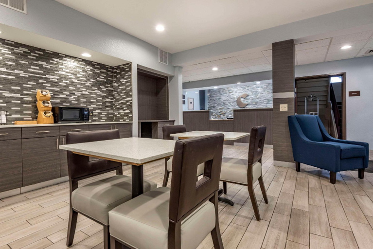 Food & Drinks 5, Comfort Inn & Suites Liverpool-Clay, Onondaga