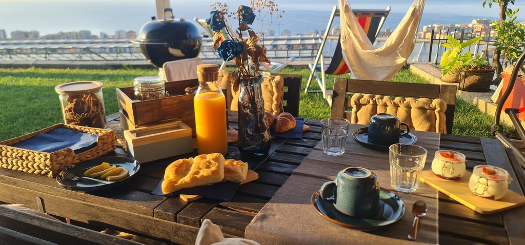 Food & Drinks