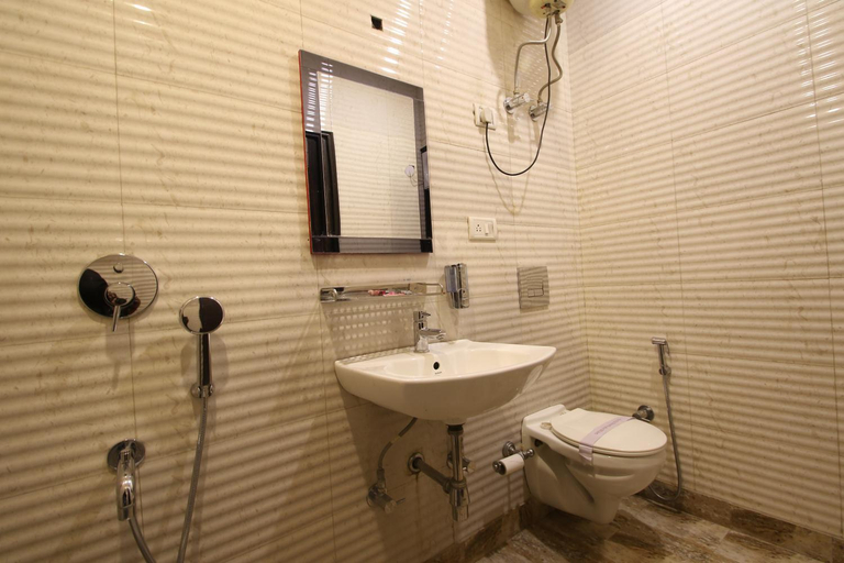 Bathroom 18