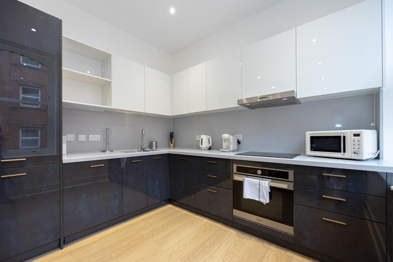 Others 5, Superb 2BD apartment in China Town, Manchester