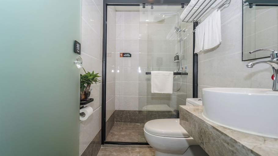 Bathroom 4, Jinglai Hotel Shanghai Bund Branch, Shanghai