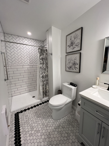 Bathroom 3, The Saucy Willow Inn and Cottages, Kawartha Lakes