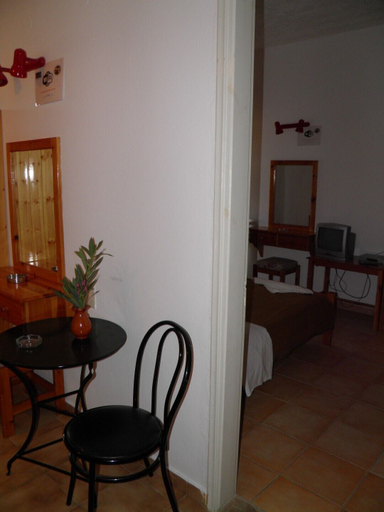 Bedroom 3, Galaxias Studios, Faistos