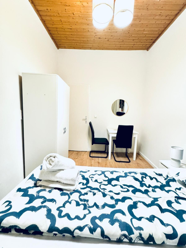 Bedroom 3, 5BR Apartment Near Kaufpark Alterlaa, Wien