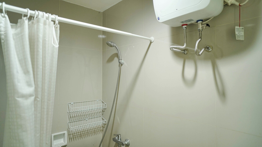 Bathroom 2, Comfy 1Br At Tree Park City Bsd Apartment, Tangerang Selatan
