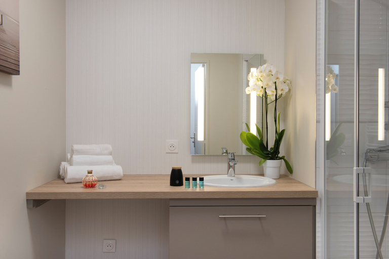 Bathroom 5, Les Boréales – Appart’hotel & Restaurant, Seine-Maritime