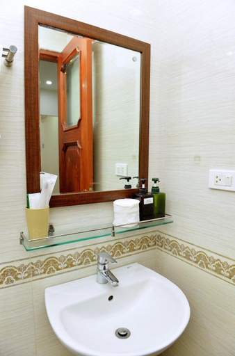 Bathroom 3, Era Apartment Dong Cac, Đống Đa