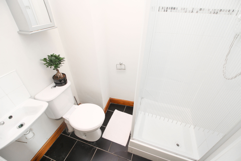 Bathroom 3, Studio Flat near Liverpool Street, London