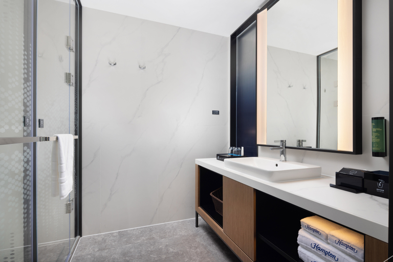 Bathroom 4, Hampton By Hilton Guangzhou Xintang Railway Station, Guangzhou