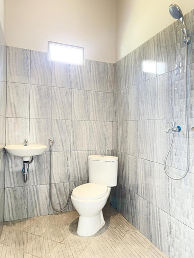 Bathroom 3, Capital Panorama Guest House Syariah, Semarang