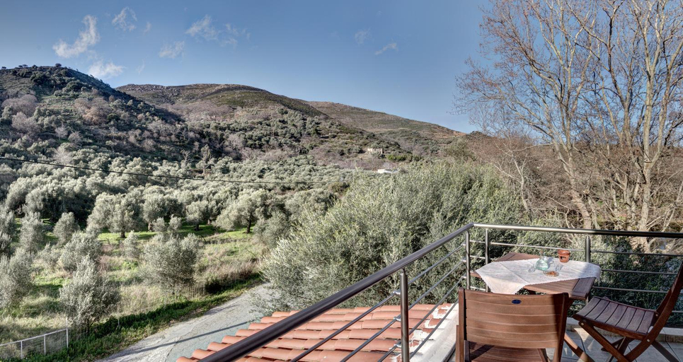 Others 2, Antartisa B&B, Crete