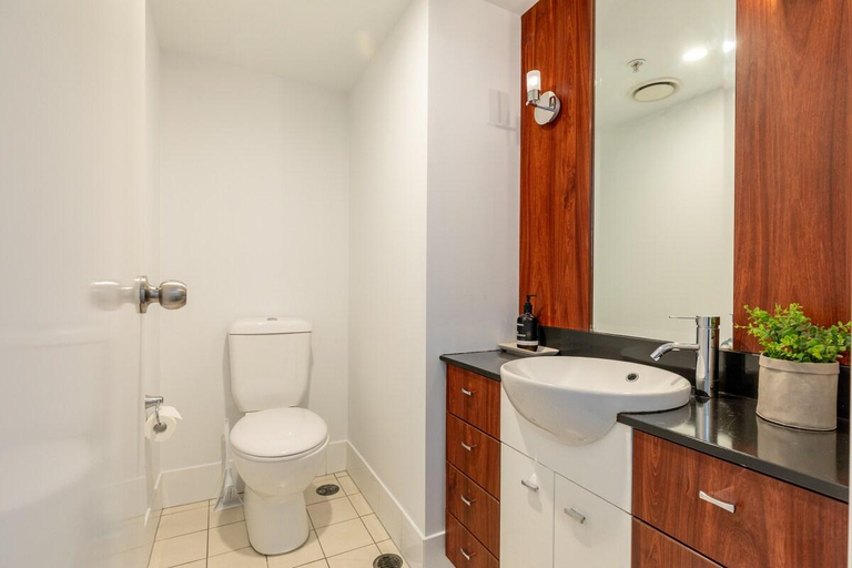 Others 3, Surfers Paradise Getaway: Amazing Resort Amenities, Gold Coast