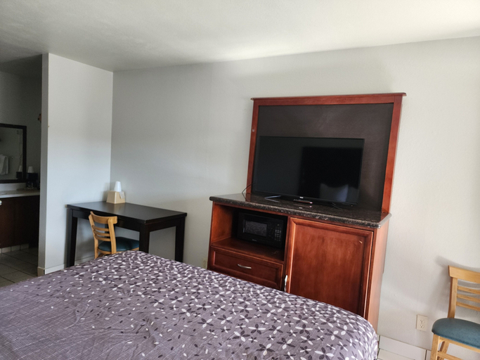 Bedroom 5, Pacific Inn, Del Norte