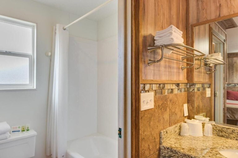 Bathroom 5, Zion Park Motel, Washington