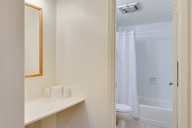 Bathroom 3, Zion Park Motel, Washington