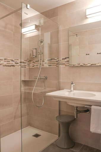 Bathroom 3, Logis Hotel La Bastide De Grignan & Restaurant La Chenaie, Drôme
