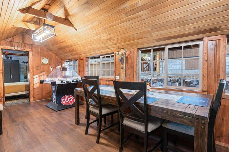 3, Warbler's Roost - Perfect vintage cabin in the woods, San Bernardino