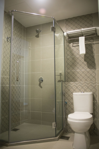 Bathroom 5, Qlassic Hotel, Sepang