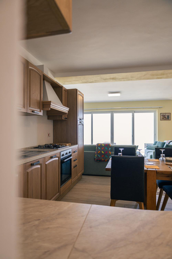 Others 4, Elegant Apt with Open Views