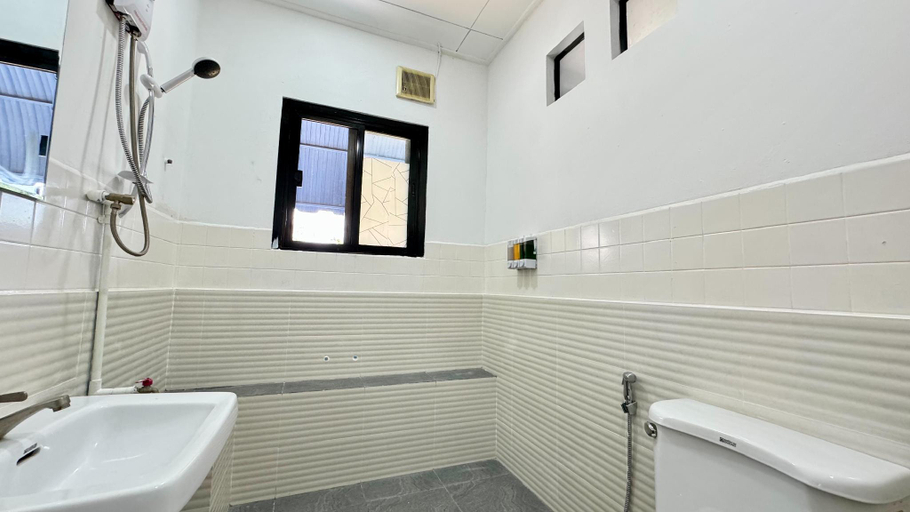 Bathroom 9
