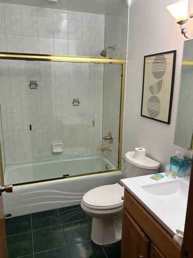 Room 4, Charming Poconos Retreat With hot tub Fireplace, Monroe