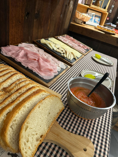 Food & Drinks 5, Hotel Restaurant Camp del Serrat
