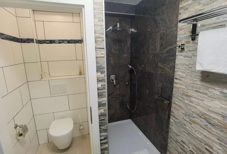 Bathroom 2, Hotel Karntnerhof & Suiten 3-Stern Superior, Hermagor